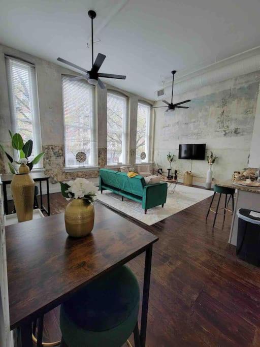 Luxury Condo “Walk To Everything” Memphis Eksteriør bilde